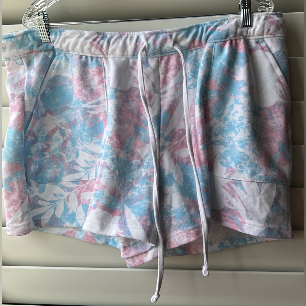 Columbia - XL - Shorts - NWT - Drawstring Waist - Pockets - White/Pink/Blue